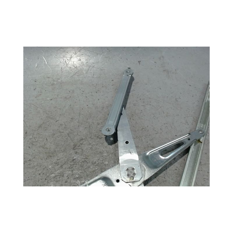MECANISME+MOTEUR LEVE-GLACE AVANT GAUCHE TOYOTA VERSO-S
