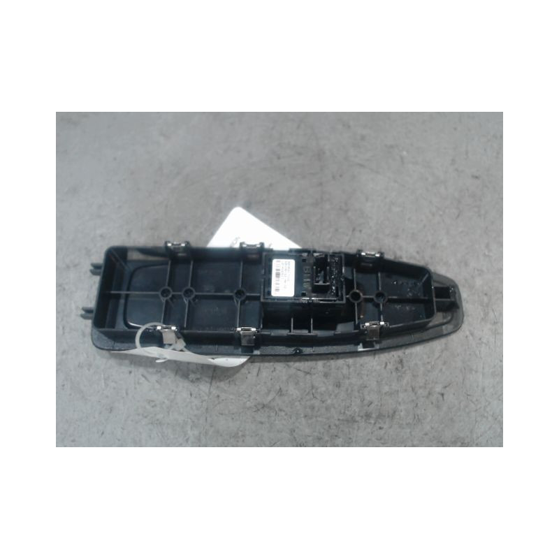COMMANDE LEVE-GLACE PORTE AVD B.M.W. SERIE 1