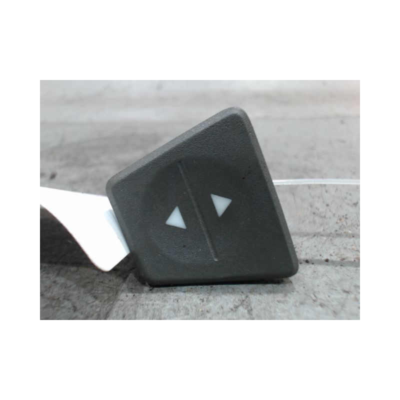 COMMANDE LEVE-GLACE PORTE AVD FIAT PANDA