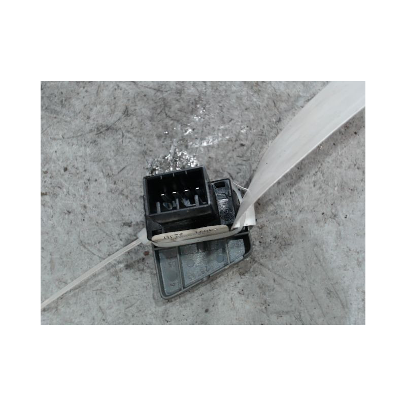 COMMANDE LEVE-GLACE PORTE AVD FIAT PANDA