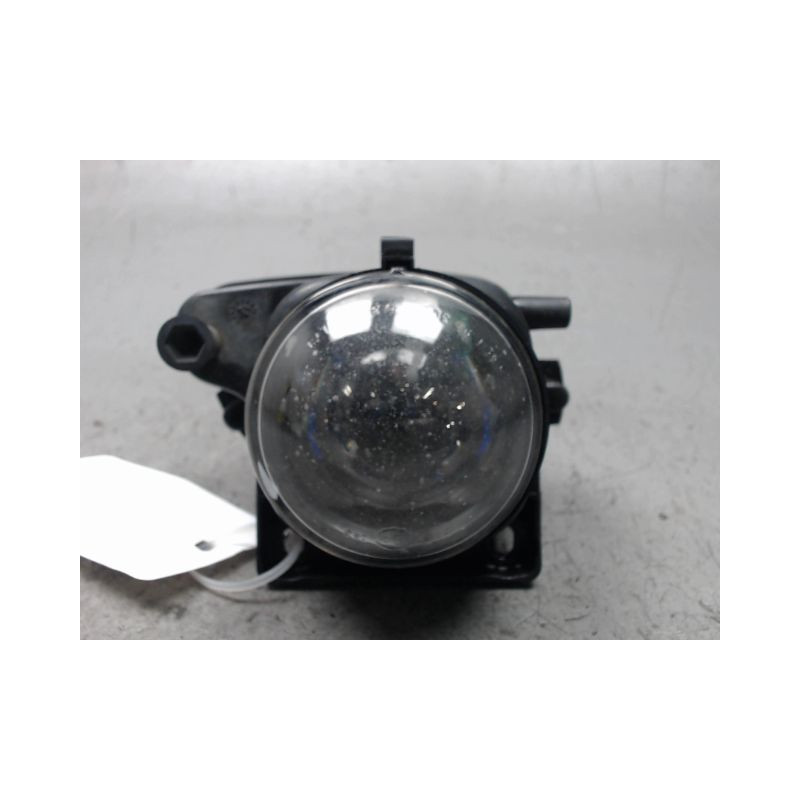 PHARE ANTIBROUILLARD AVANT DROIT AUDI A6 AVANT 98-2001