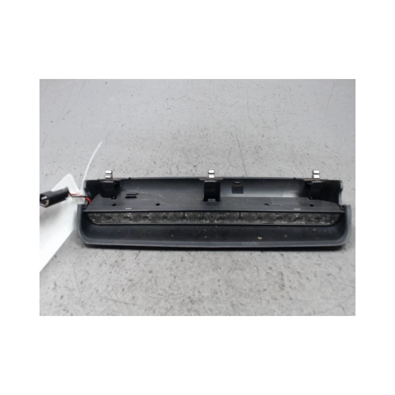 FEUX STOP SUPPLEMENTAIRE OPEL CORSA 2000-8.2003