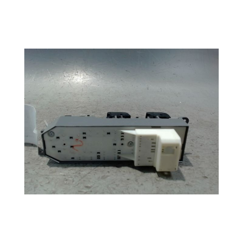 COMMANDE LEVE-GLACE PORTE AVG TOYOTA YARIS II 2010-