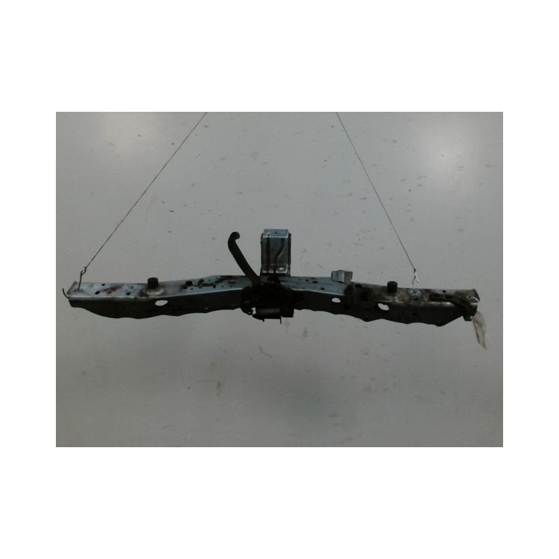 TRAVERSE SUPERIEURE ARMATURE AVANT TOYOTA VERSO