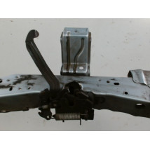 TRAVERSE SUPERIEURE ARMATURE AVANT TOYOTA VERSO