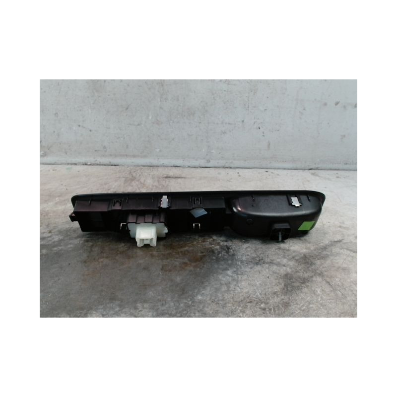 COMMANDE LEVE-GLACE PORTE AVD DACIA SANDERO 2008-