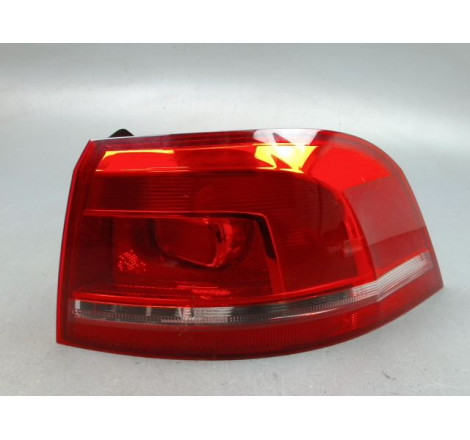 FEU ARRIERE DROIT VOLKSWAGEN PASSAT SW 2005-