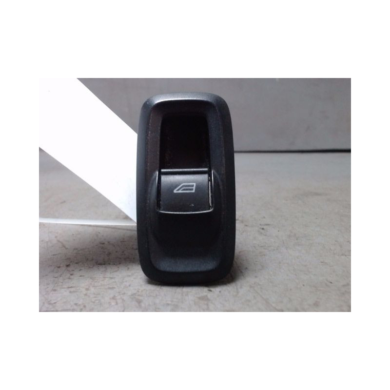 COMMANDE LEVE-GLACE PORTE AVD FORD FIESTA
