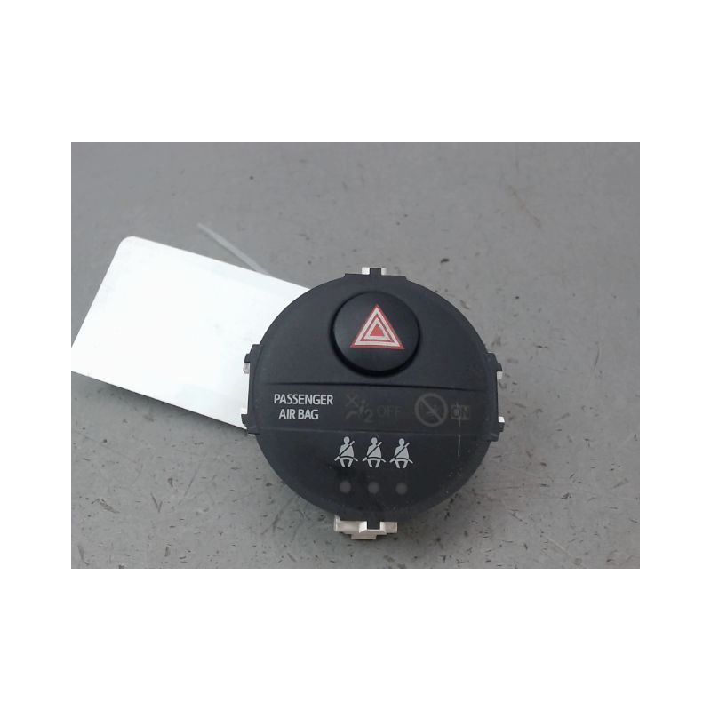 BOUTON DE WARNING TOYOTA YARIS II Phase 2 2009-2011