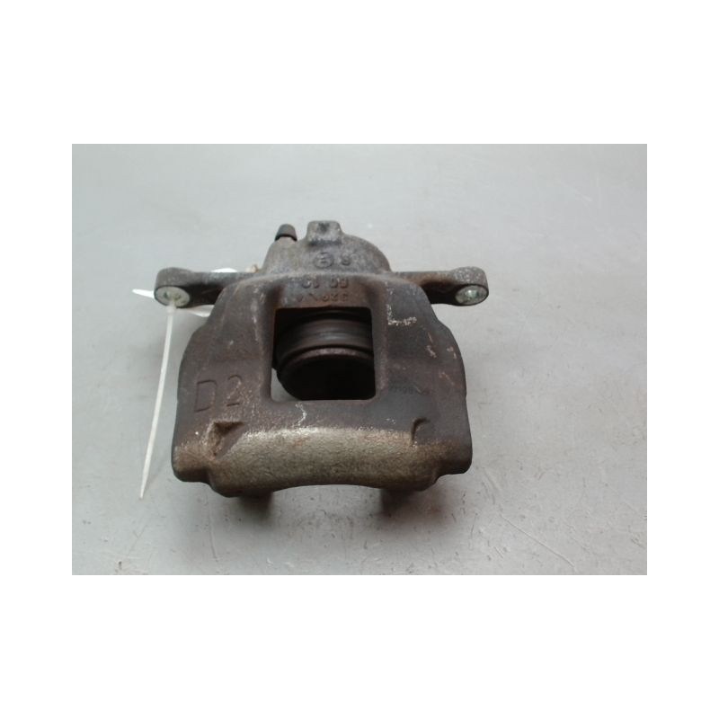 ETRIER DE FREIN AVANT DROIT TOYOTA AURIS 2010-