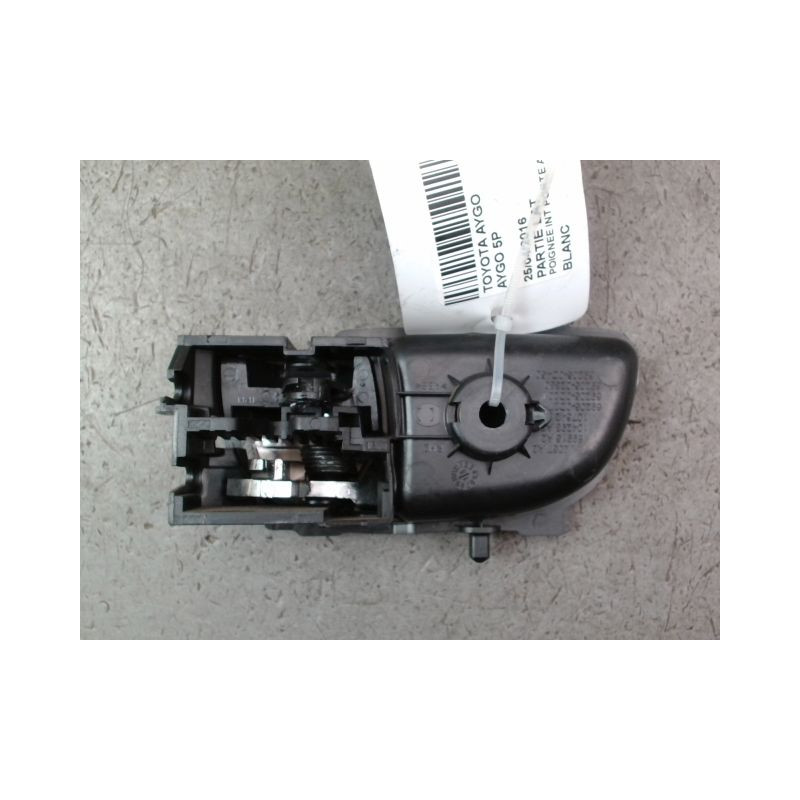 POIGNEE INTERIEURE PORTE ARRIERE DROIT TOYOTA AYGO 5P