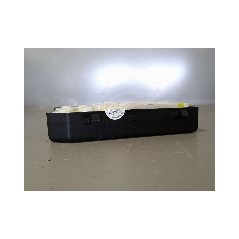 BOITE A FUSIBLES RENAULT MEGANE
