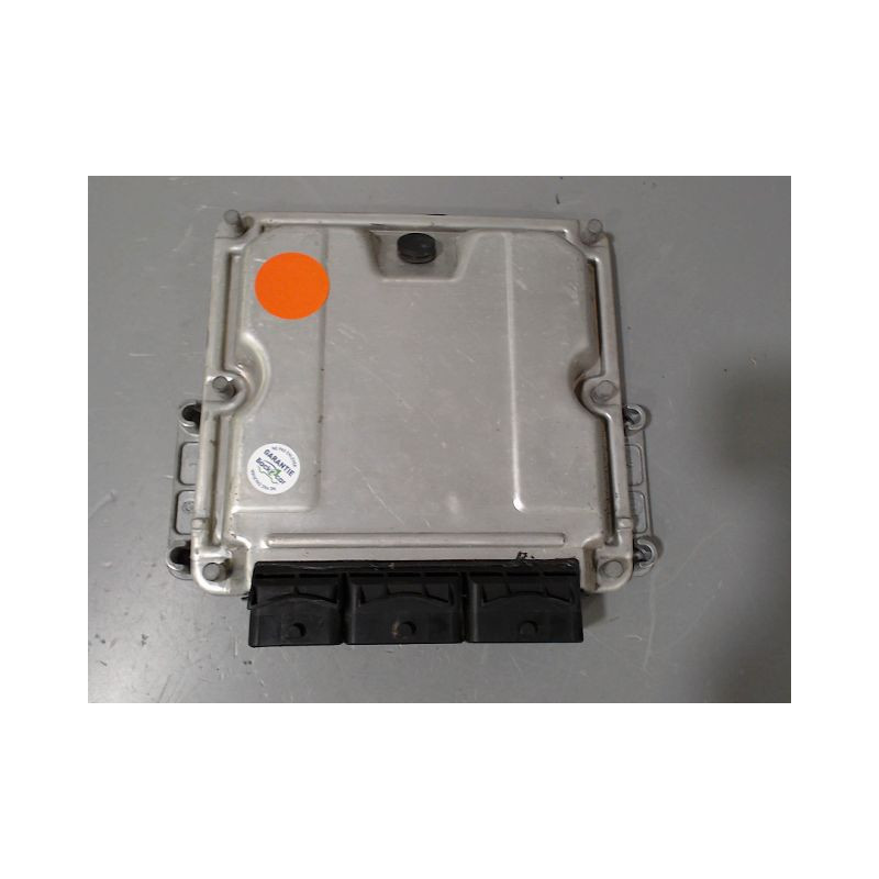 CALCULATEUR MOTEUR RENAULT TRAFIC