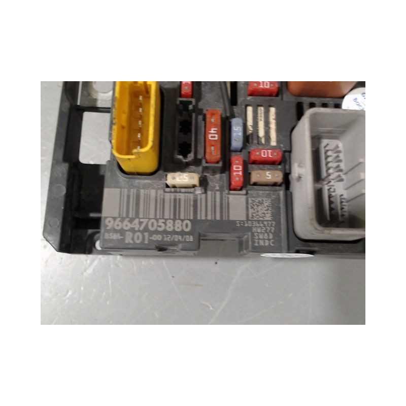 BOITE A FUSIBLES CITROEN C4