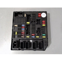 BOITE A FUSIBLES RENAULT MEGANE