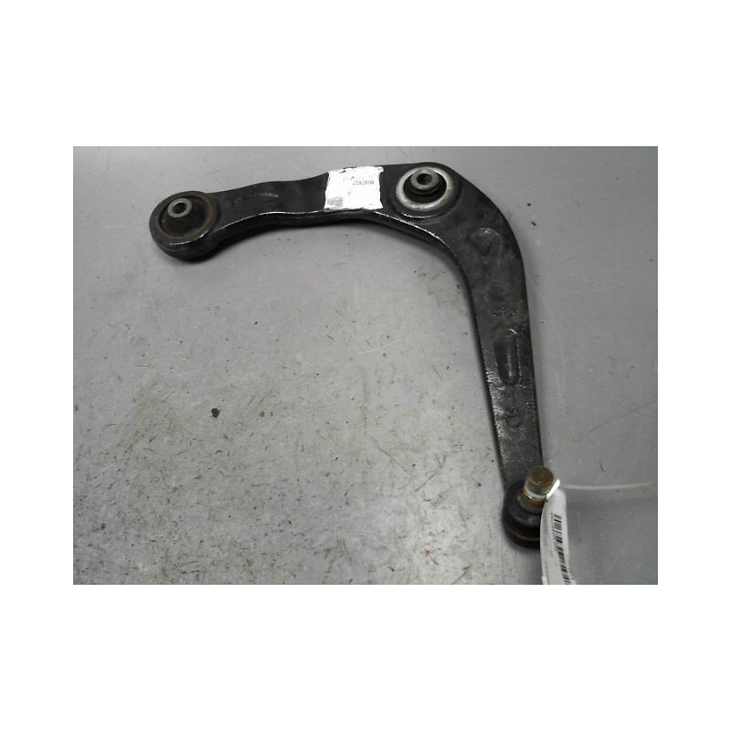 TRIANGLE INFERIEUR AVANT DROIT PEUGEOT 206