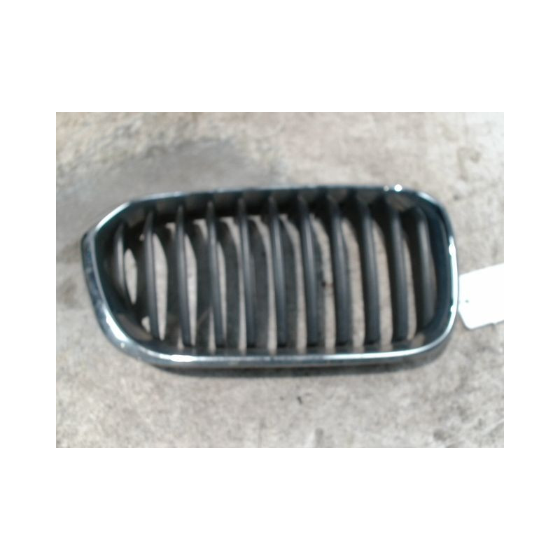 GRILLE CALANDRE DROIT BMW SERIE 1