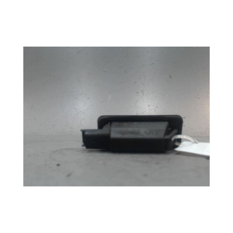 ECLAIREUR PLAQUE DE POLICE DROIT PEUGEOT 308