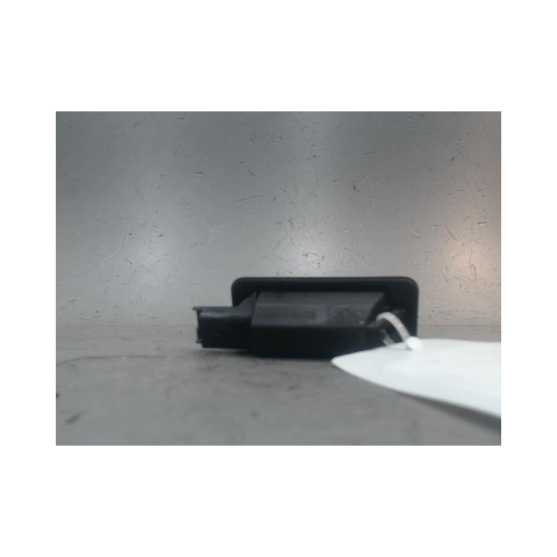 ECLAIREUR PLAQUE DE POLICE GAUCHE PEUGEOT 308