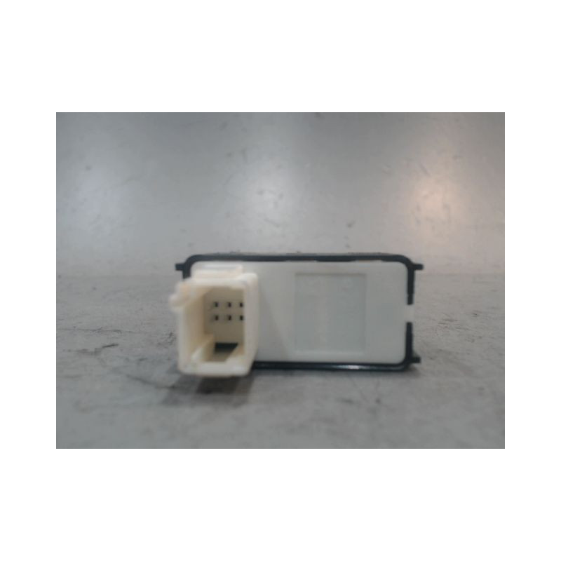 COMMANDE LEVE-GLACE PORTE AVD OPEL MOKKA