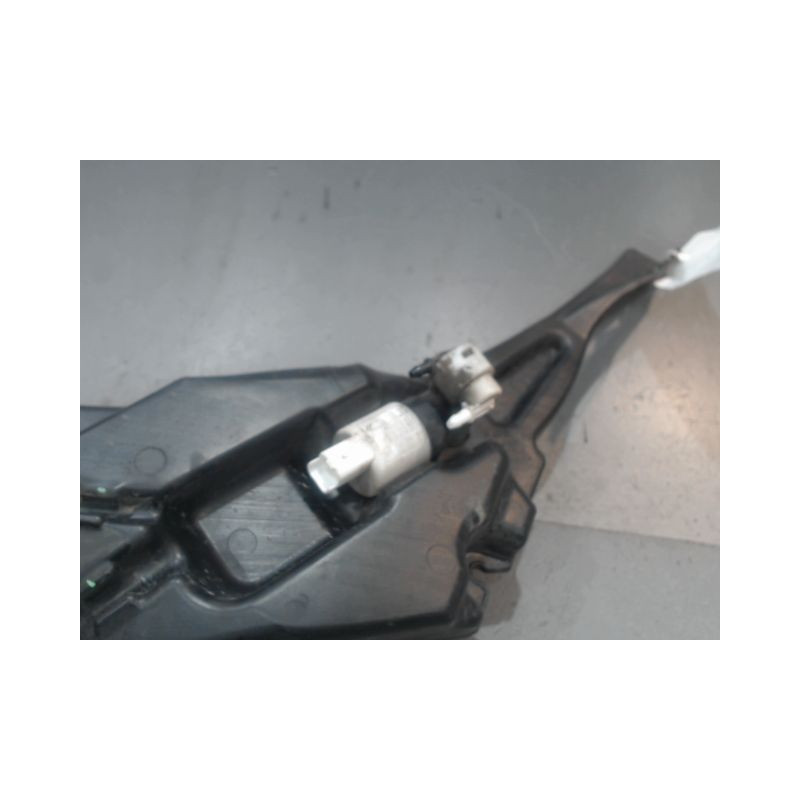 RESERVOIR LAVE-GLACE AVANT PEUGEOT 308