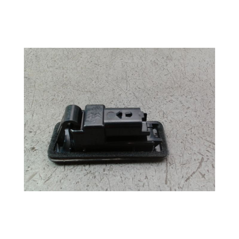 ECLAIREUR PLAQUE DE POLICE DROIT PEUGEOT 3008 2009-