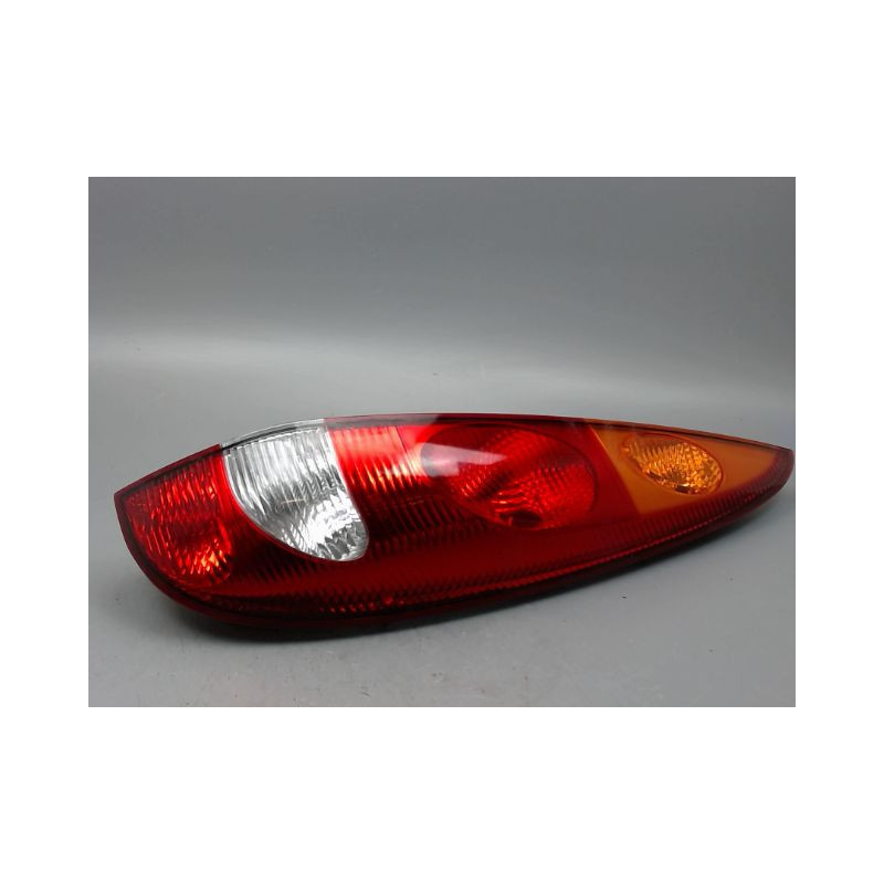 FEU ARRIERE DROIT NISSAN ALMERA TINO MONOSP. Phase 1 2000-2003