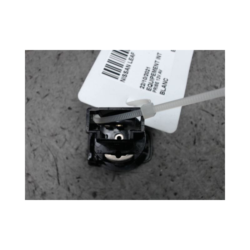 PRISE 12V AV NISSAN LEAF