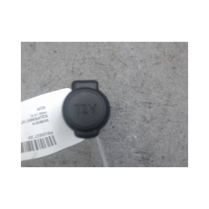PRISE 12V AV PEUGEOT 208