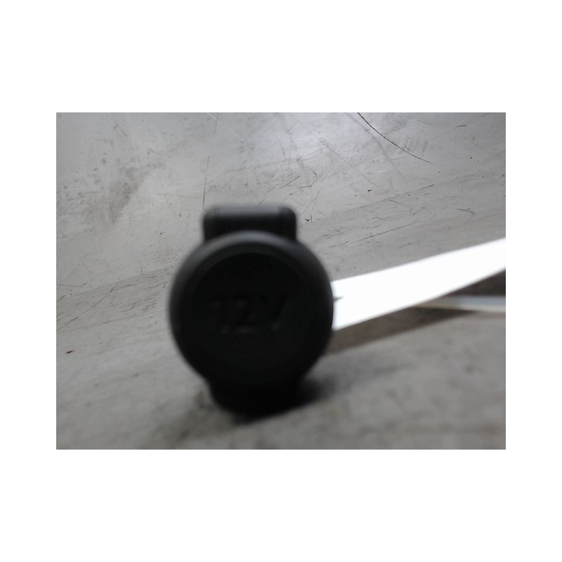 PRISE 12V AV PEUGEOT 2008