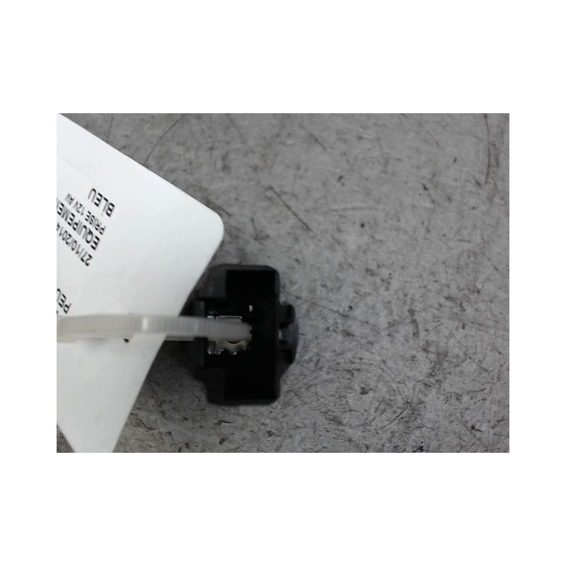 PRISE 12V AV PEUGEOT 2008