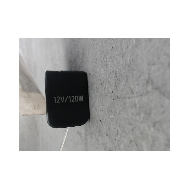 PRISE 12V AV TOYOTA AURIS