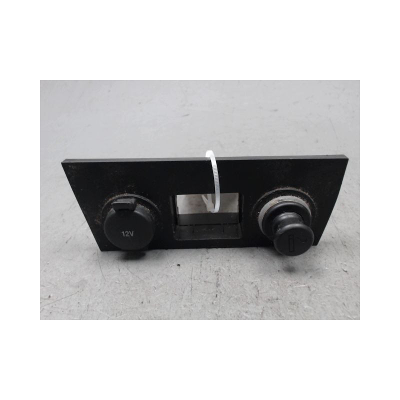 PRISE 12V AV KIA CEE-D