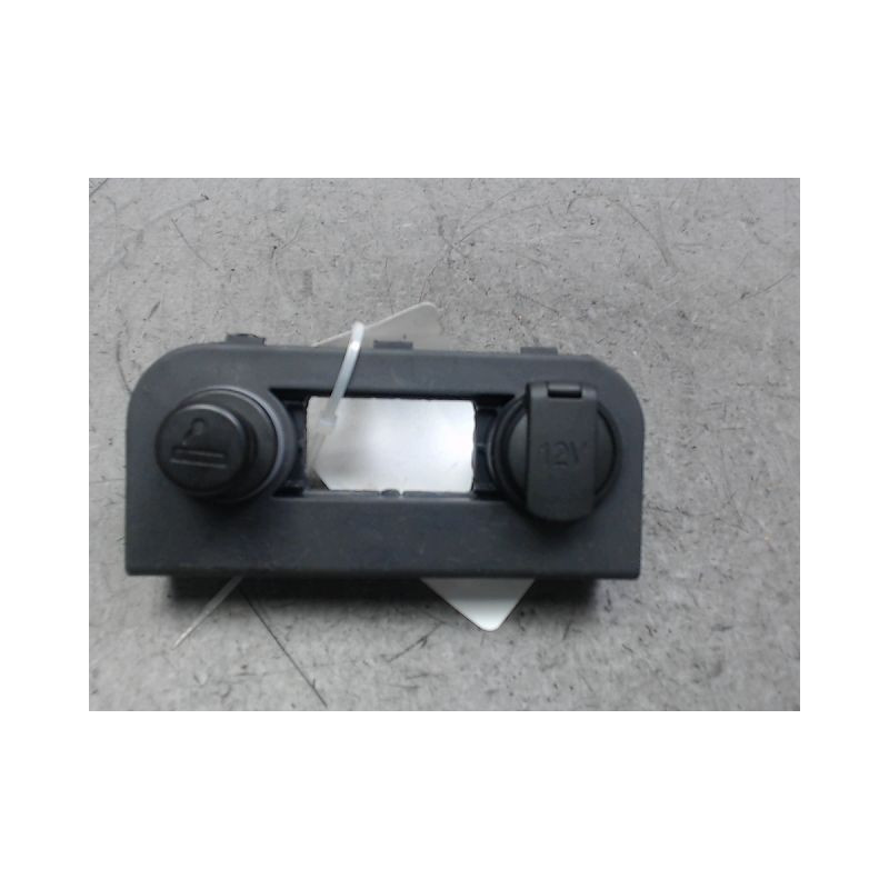 PRISE 12V AV KIA RIO