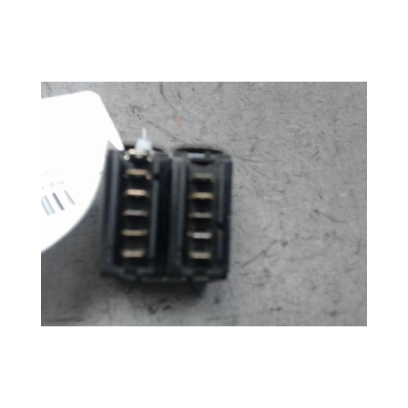 COMMANDE LEVE-GLACE PORTE AVG RENAULT TWINGO 93-98