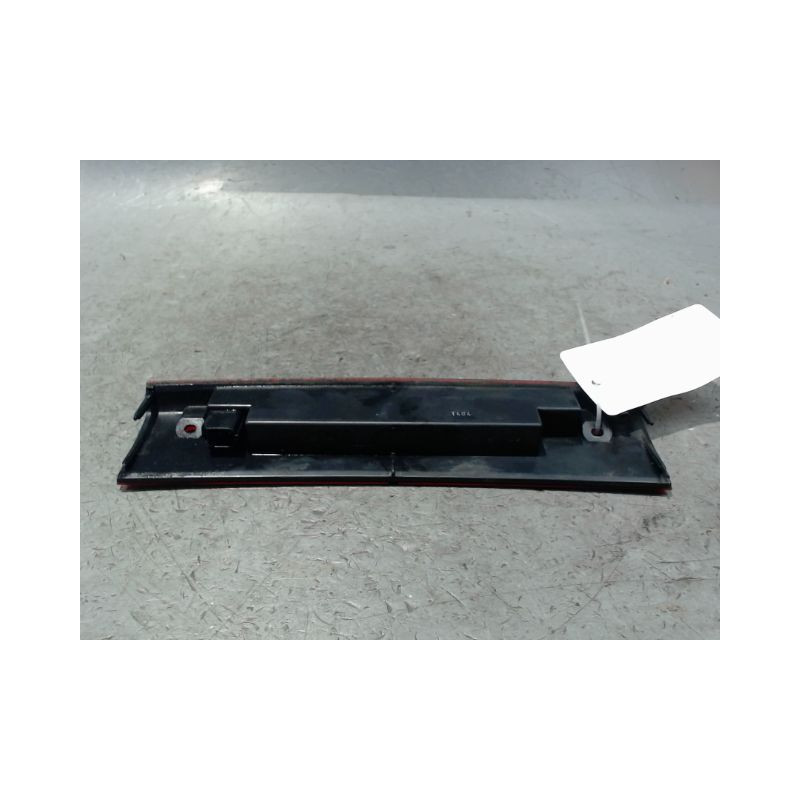FEUX STOP SUPPLEMENTAIRE FORD FOCUS 98-04