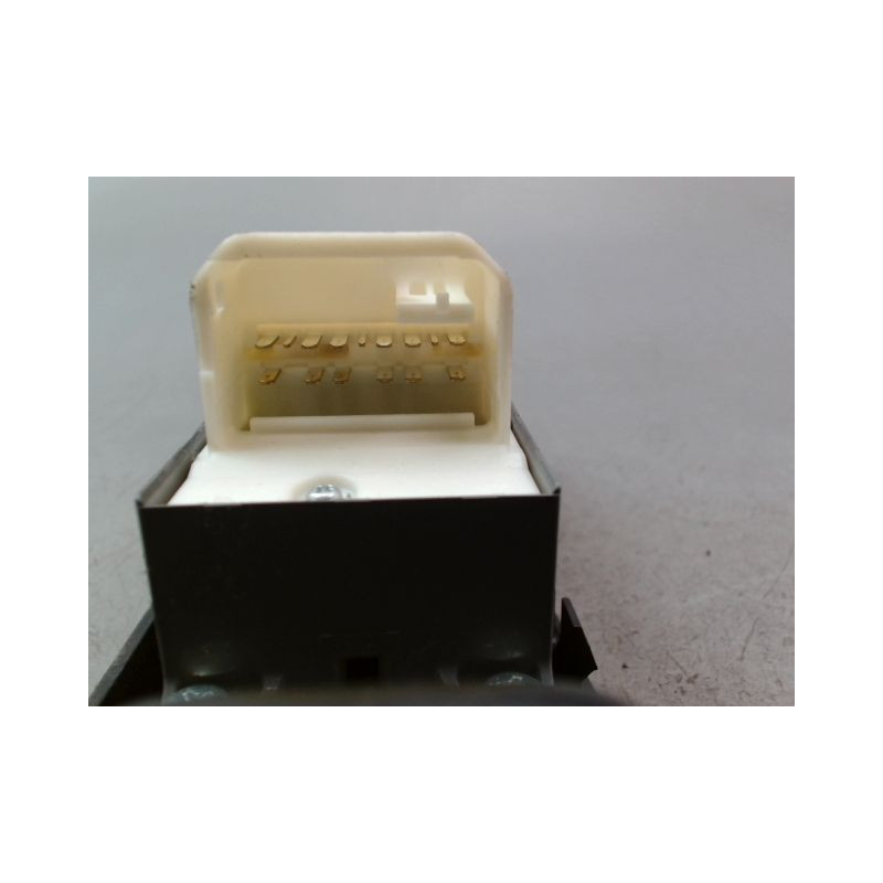 COMMANDE LEVE-GLACE PORTE AVG TOYOTA YARIS II 2010-