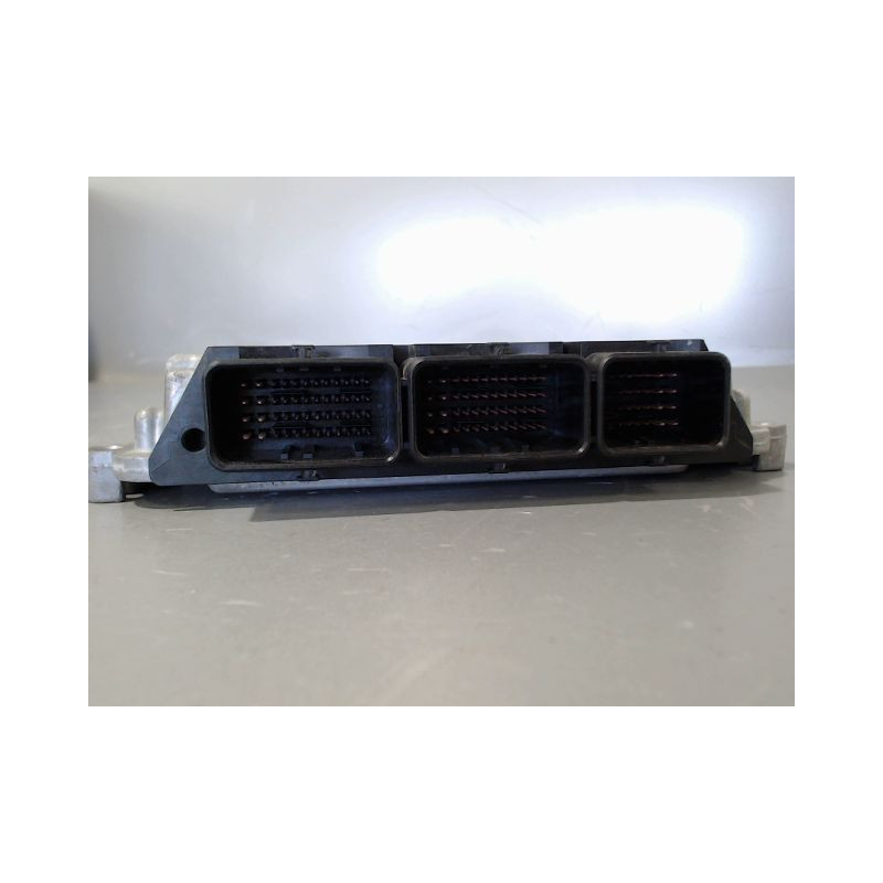 CALCULATEUR MOTEUR RENAULT TRAFIC
