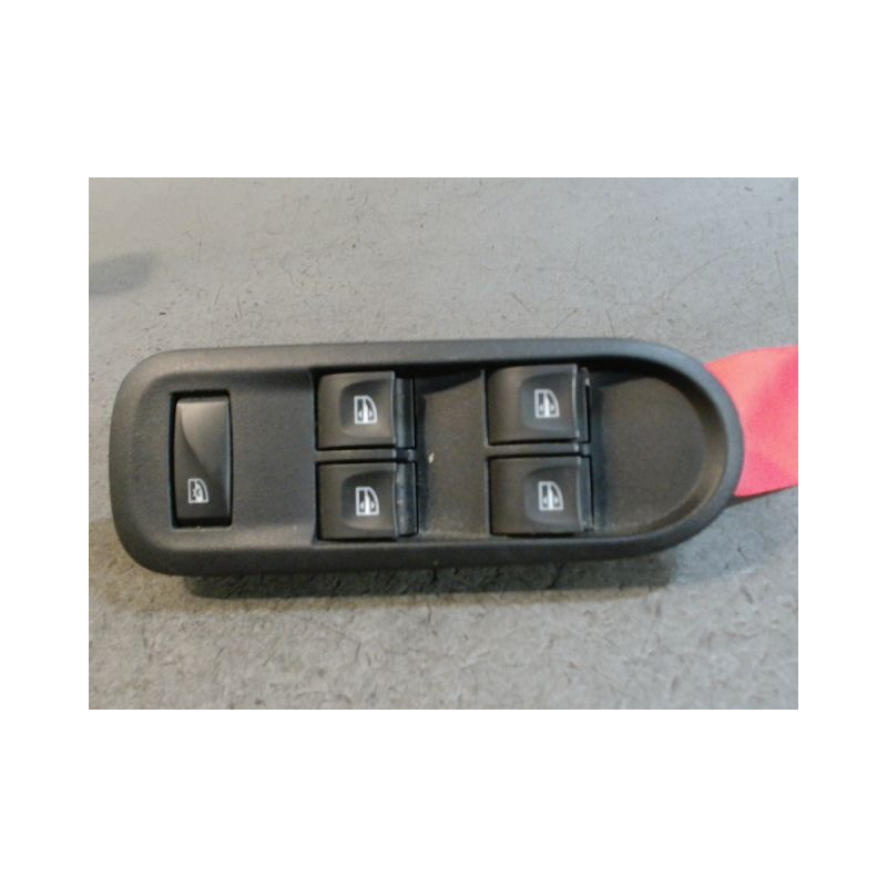 COMMANDE LEVE-GLACE PORTE AVG DACIA DUSTER