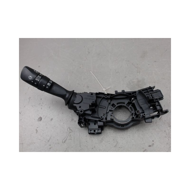 COMMANDE CLIGNOTANT TOYOTA AURIS