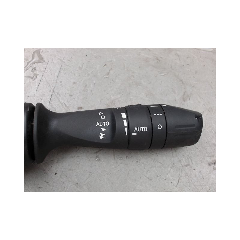 COMMANDE ESSUIE GLACE TOYOTA AURIS