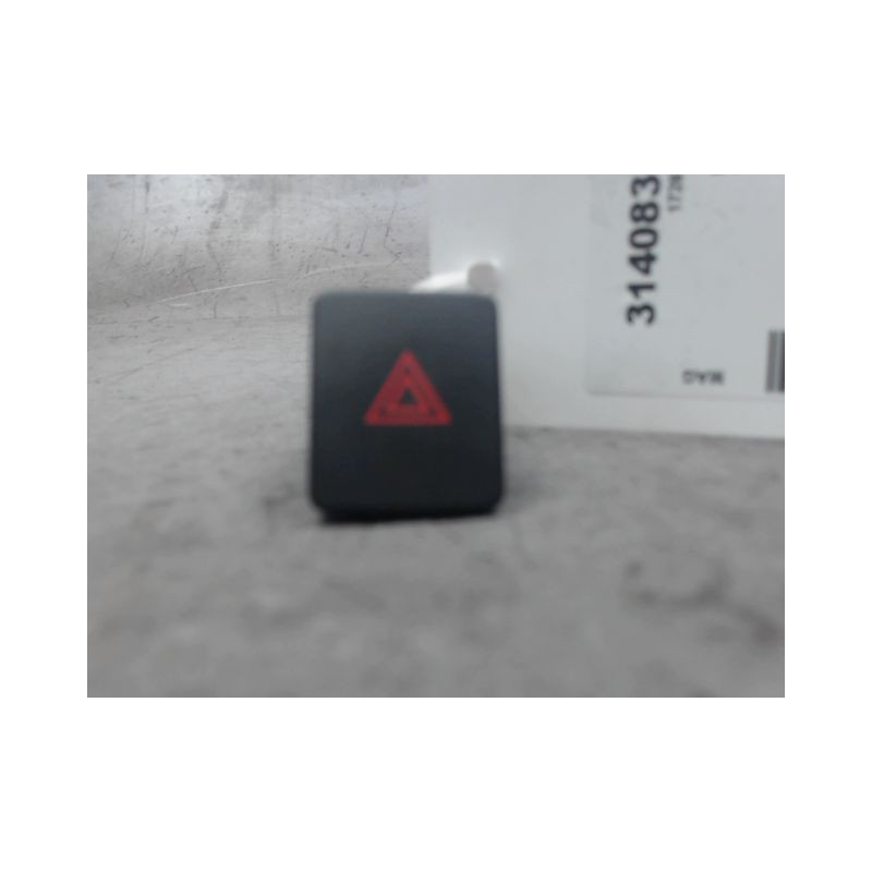 BOUTON DE WARNING NISSAN QASHQAI