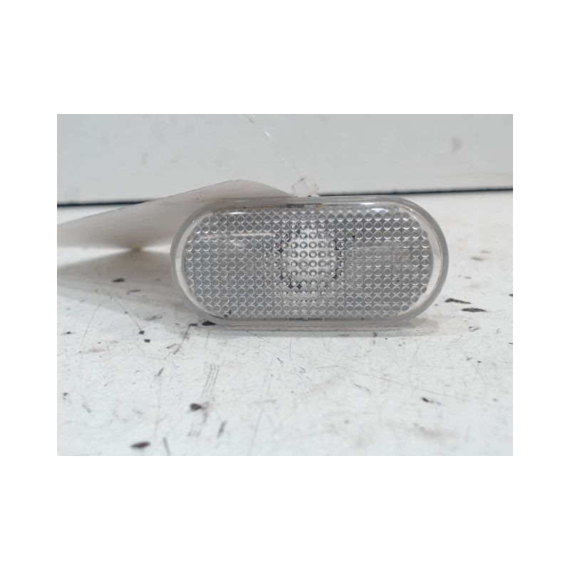 REPETITEUR AILE DROIT RENAULT TWINGO