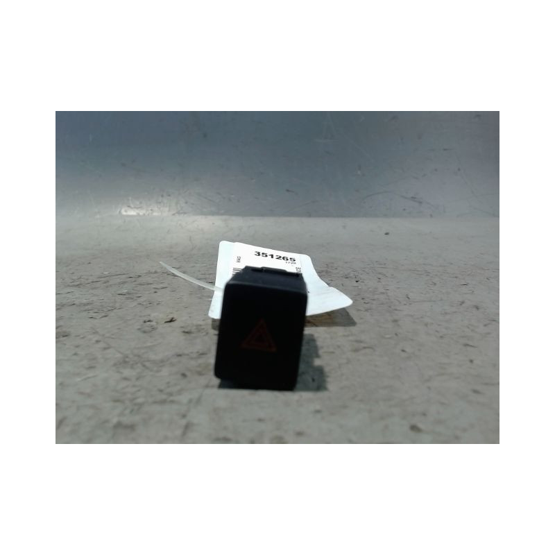 BOUTON DE WARNING NISSAN MICRA 2009-