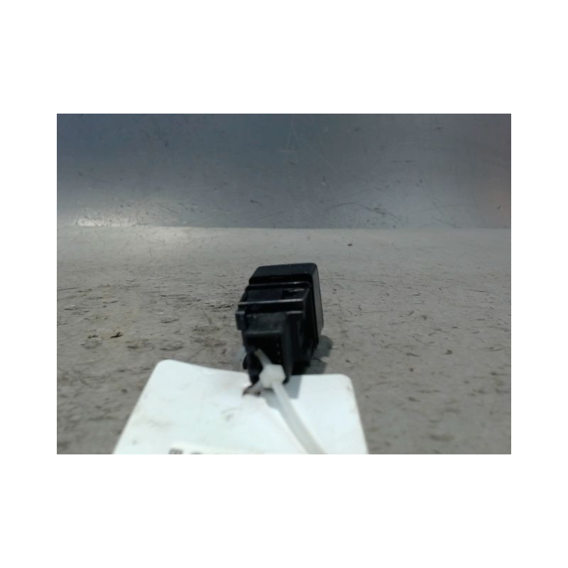 BOUTON DE WARNING NISSAN MICRA 2009-