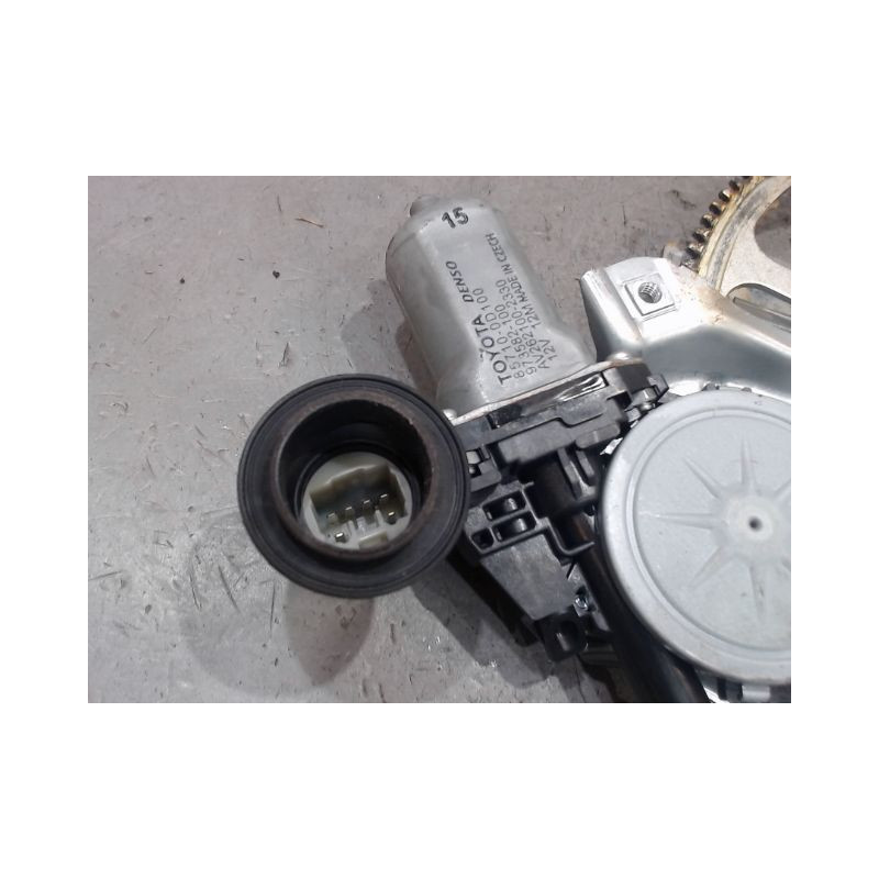MECANISME+MOTEUR LEVE-GLACE AVANT DROIT TOYOTA YARIS