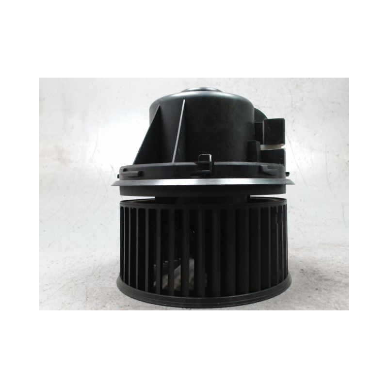 MOTEUR VENTILATEUR CHAUFFAGE FORD FOCUS 2008-