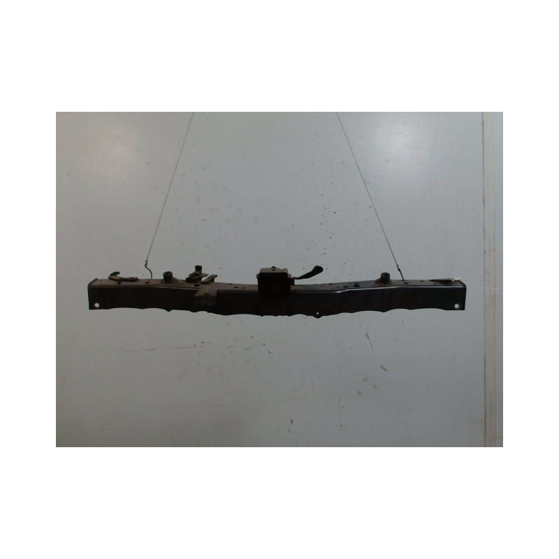 TRAVERSE SUPERIEURE ARMATURE AVANT TOYOTA VERSO