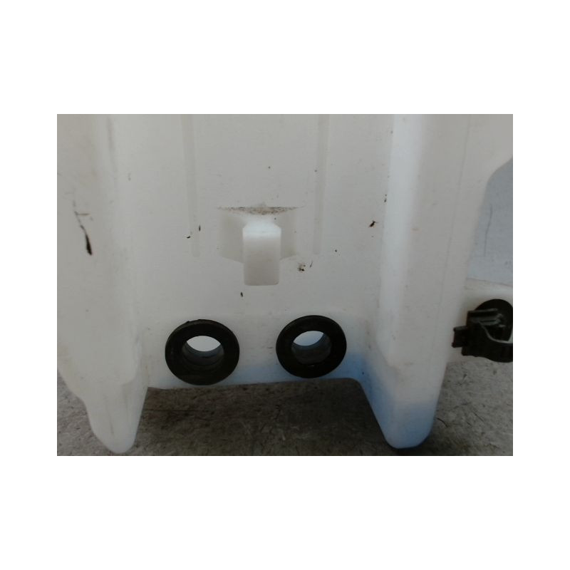 RESERVOIR LAVE-GLACE AVANT TOYOTA YARIS