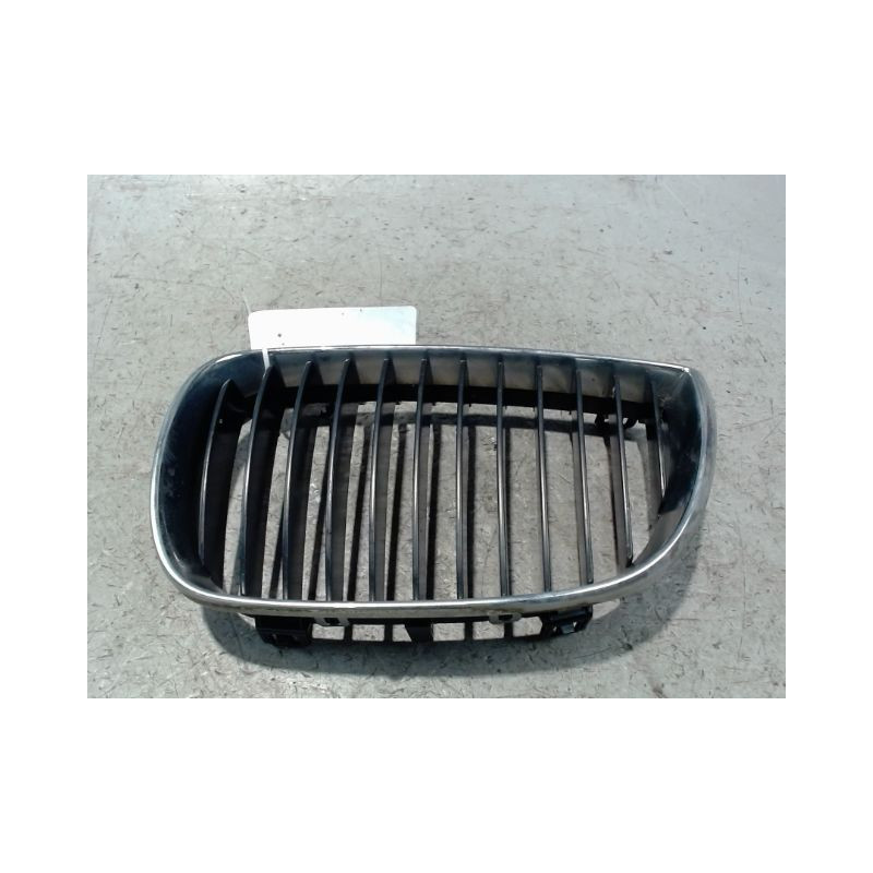 GRILLE CALANDRE GAUCHE B.M.W. SERIE 1